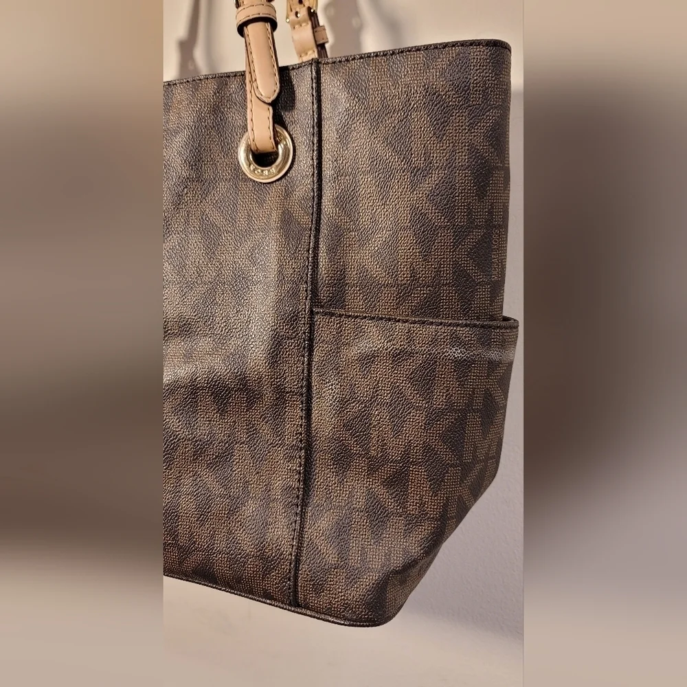 C - Michael Kors Jet Set brown monogram Vegan leather handbag